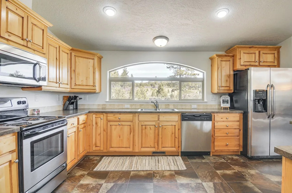 Secluded Boulder House - Next to National Forests!