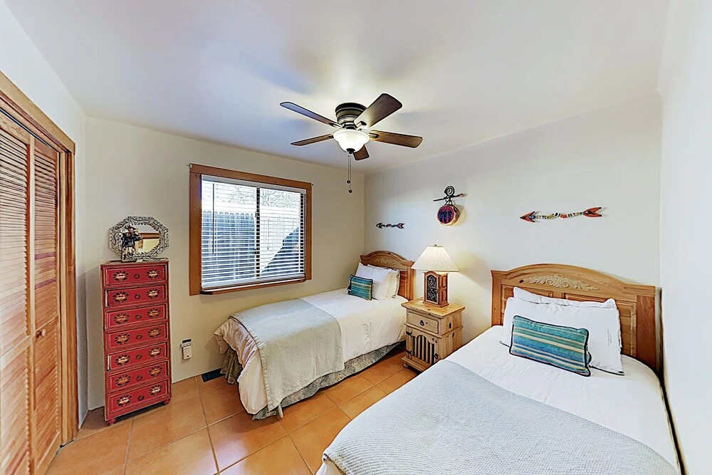 Southwest-chic W/ Private Yard 2 Bedroom Condo