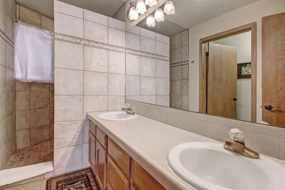 221 Cinnamon Ridge I 2 Bedroom Condo by RedAwning