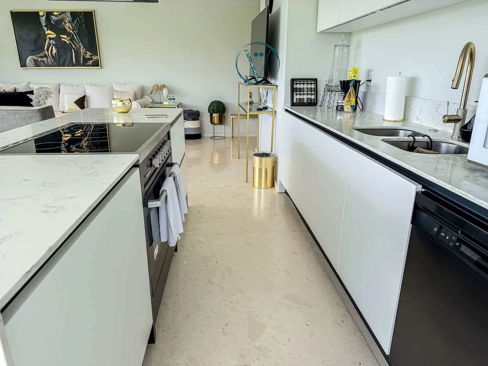 Luxury 2BR Bolongo Ocean View Private Beach