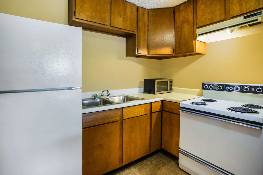 Travelodge by Wyndham Tacoma Near McChord AFB