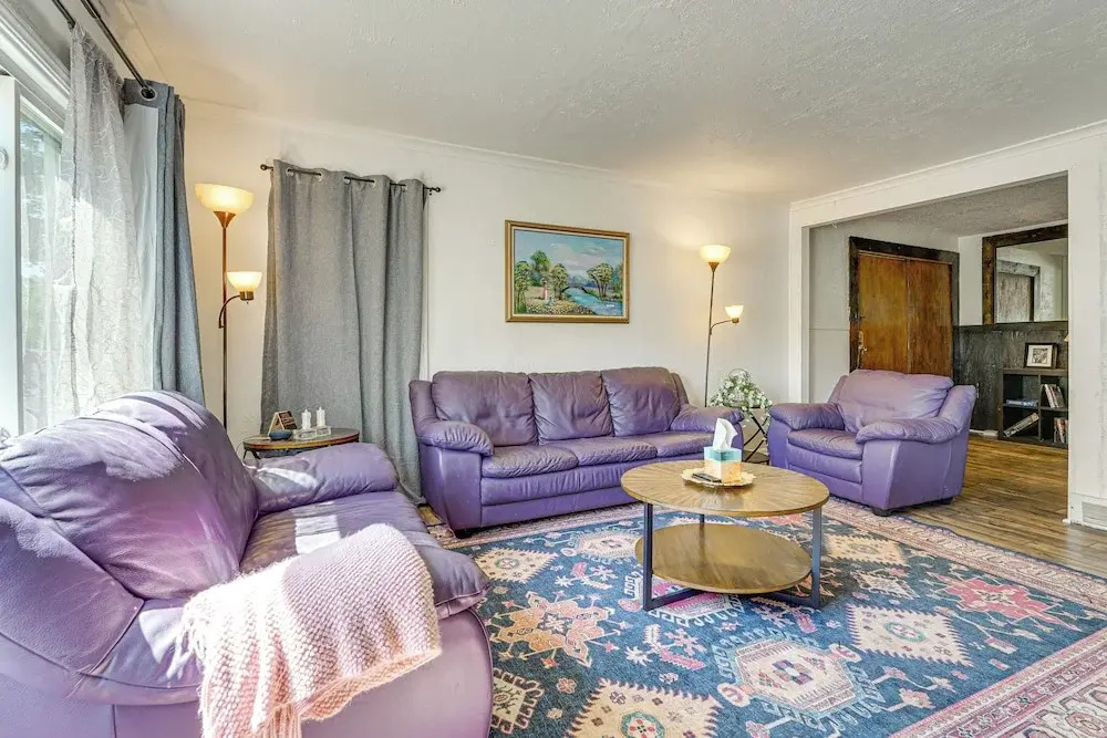 Private Pool & Yard: Pet-friendly Home in Toledo