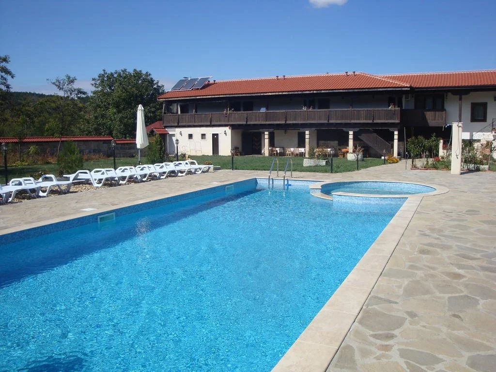 Guest House Black Lom