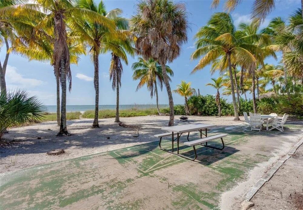 Beachfront Dunes, Sleeps 8, 3 Bedrooms plus Den, Gulf Front, Pet Friendly