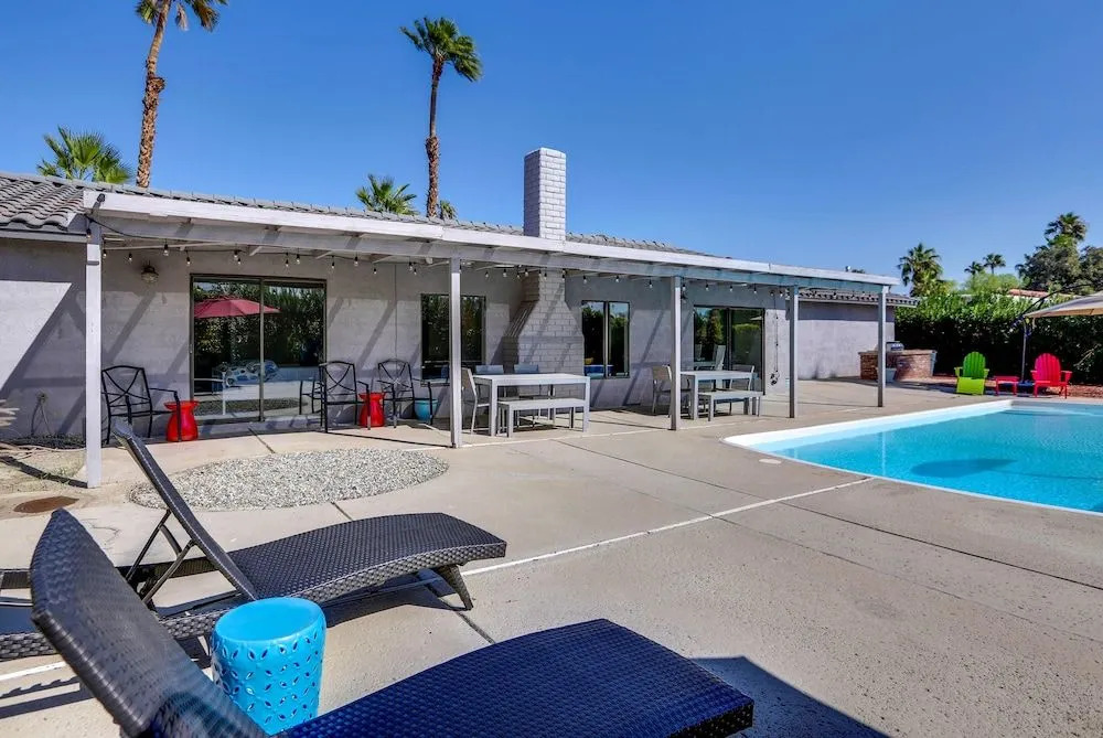 Poolside Living 4 Bedroom Home by Redawning