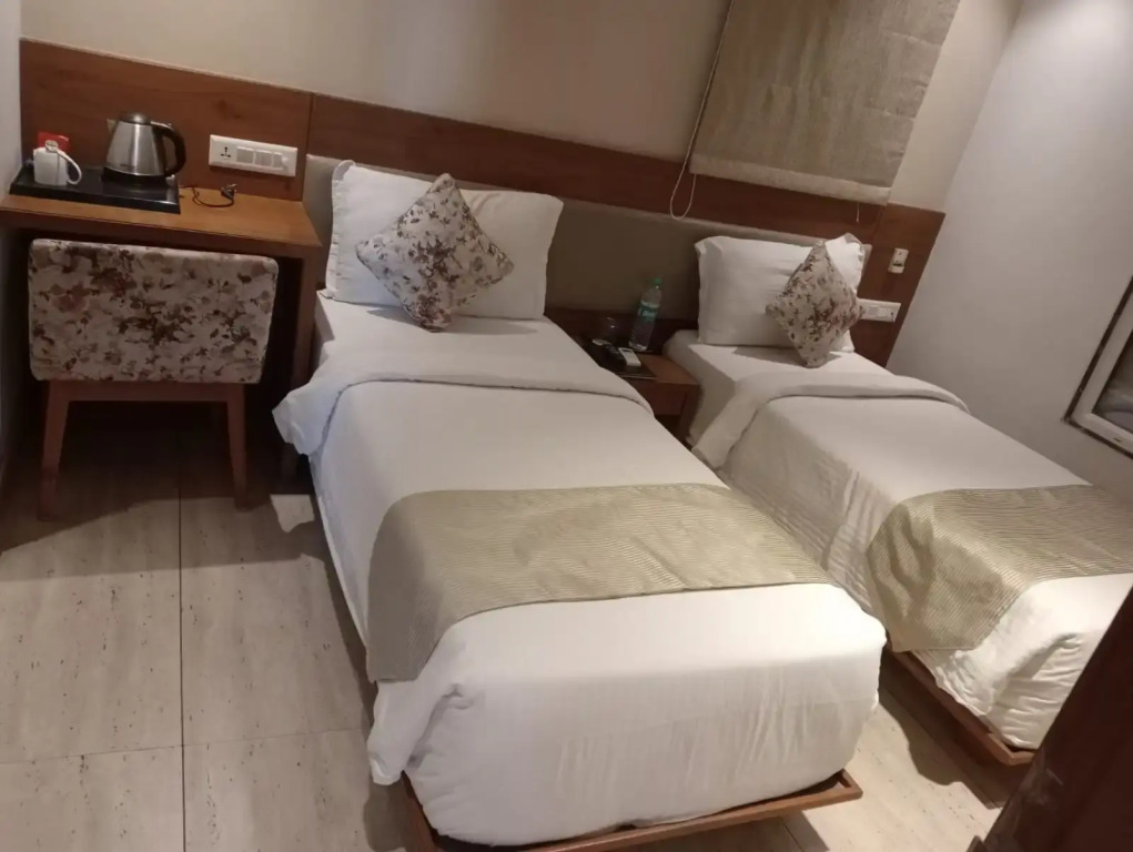 Hotel Blue Lagoons Manjalpur