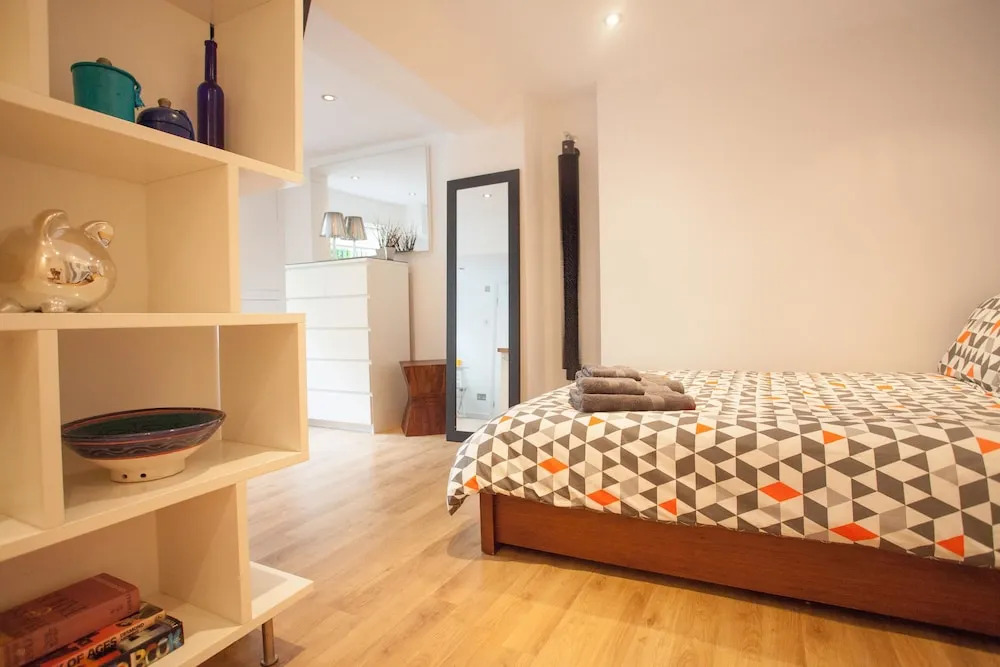 Wonderful studio in Barnsbury Village
