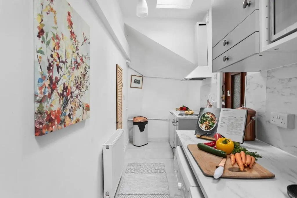 Fourways - Stylish 3-storey Townhouse With Gardens