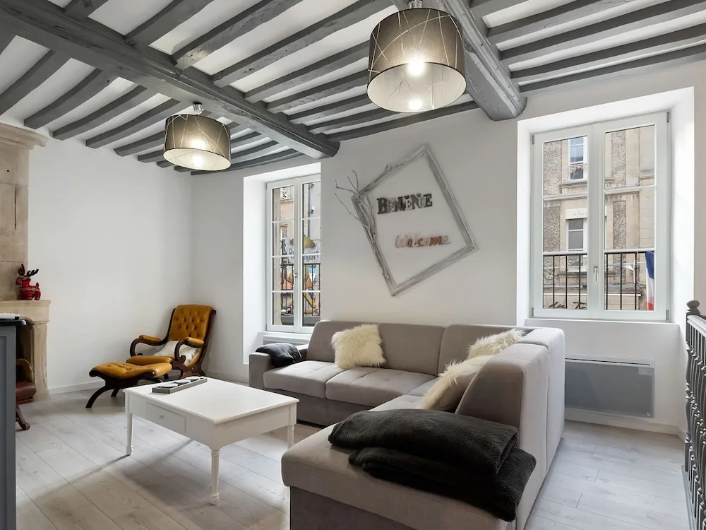 Fascinating Apartment in Bayeux With Communal Terrace/living Room and Kitchen