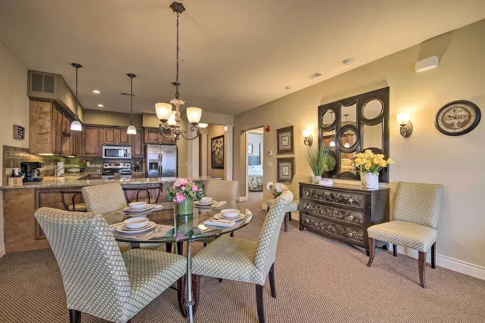 Cozy Holiday Getaway: Branson Condo 3 Mi to Dtwn!