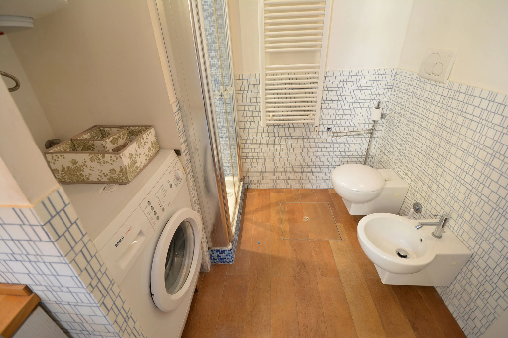 BIENNALE EASY aircond, 2pax wifi,courtyard