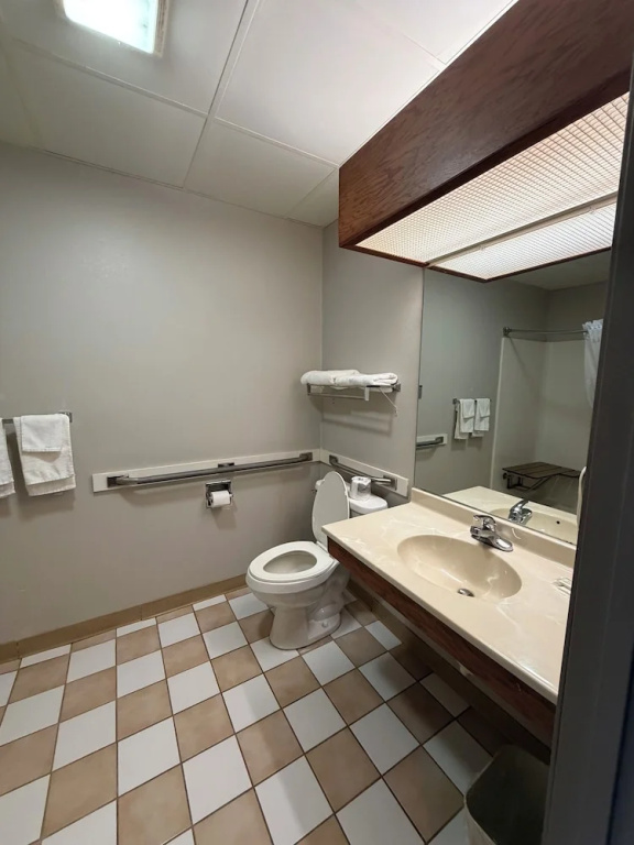 Relax Inn & Suites