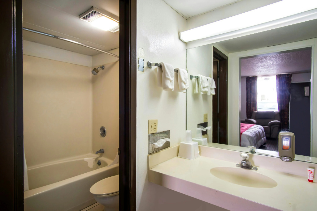 OYO Hotel Hutchinson West 4th Ave