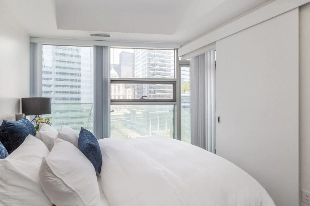 Noel Suites-York St and Lakeshore Blvd