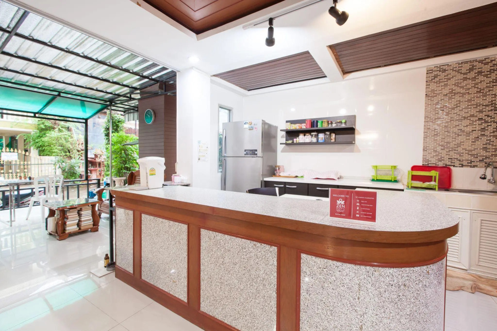 ZEN Rooms Rat-U-Thid 200 Phi Road