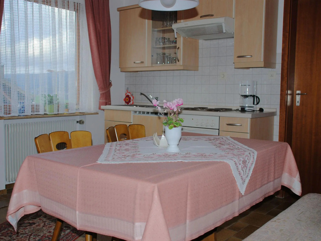 Cosy Apartment with Terrace, Garden, BBQ, Deckchair, Heating