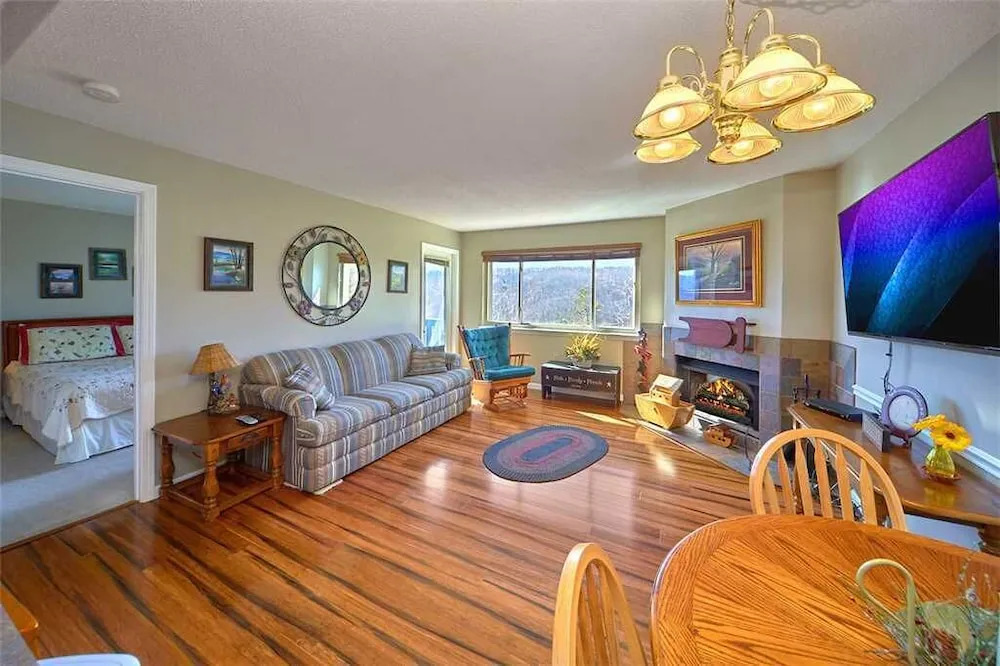 High Chalet 2 Bedroom Home