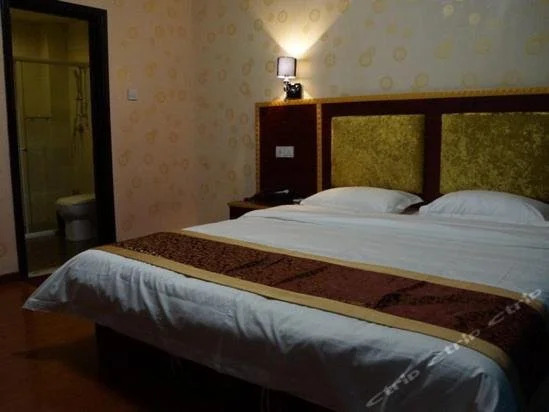 100 Chain Hotel