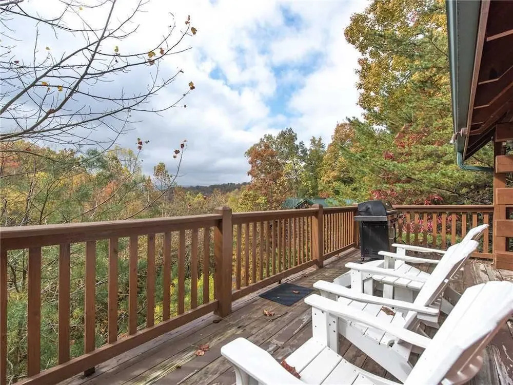 Americana 2 Bedroom Home with Hot Tub