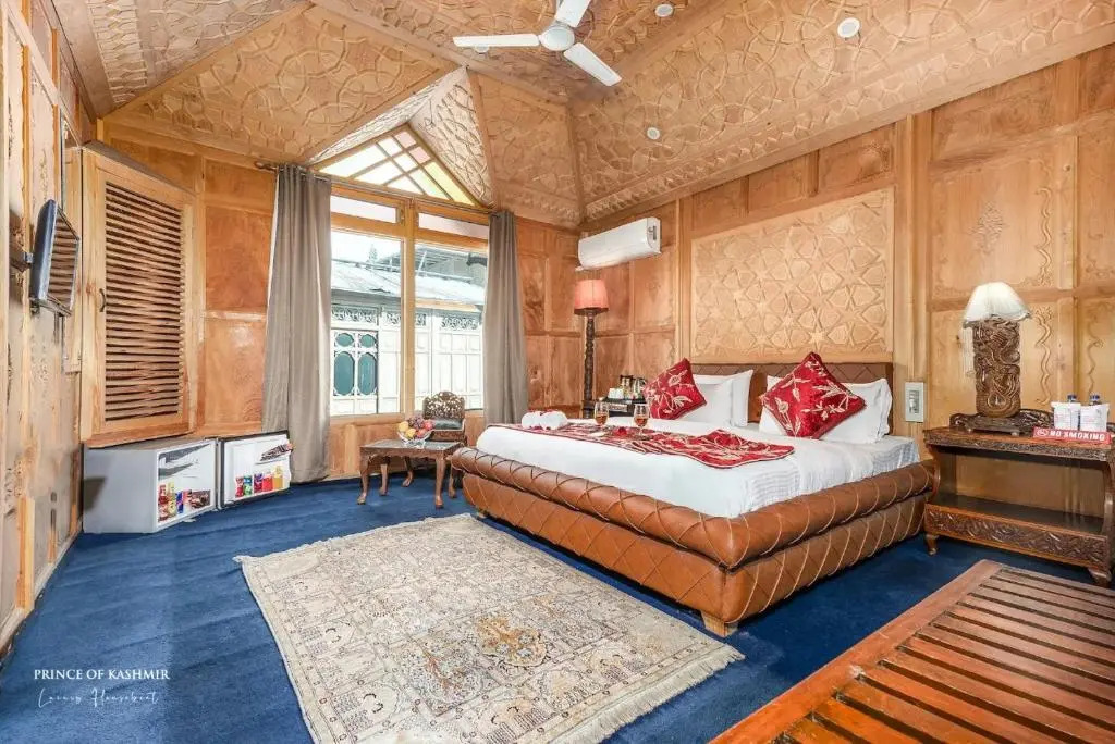 Prince of Kashmir Luxury Houseboat