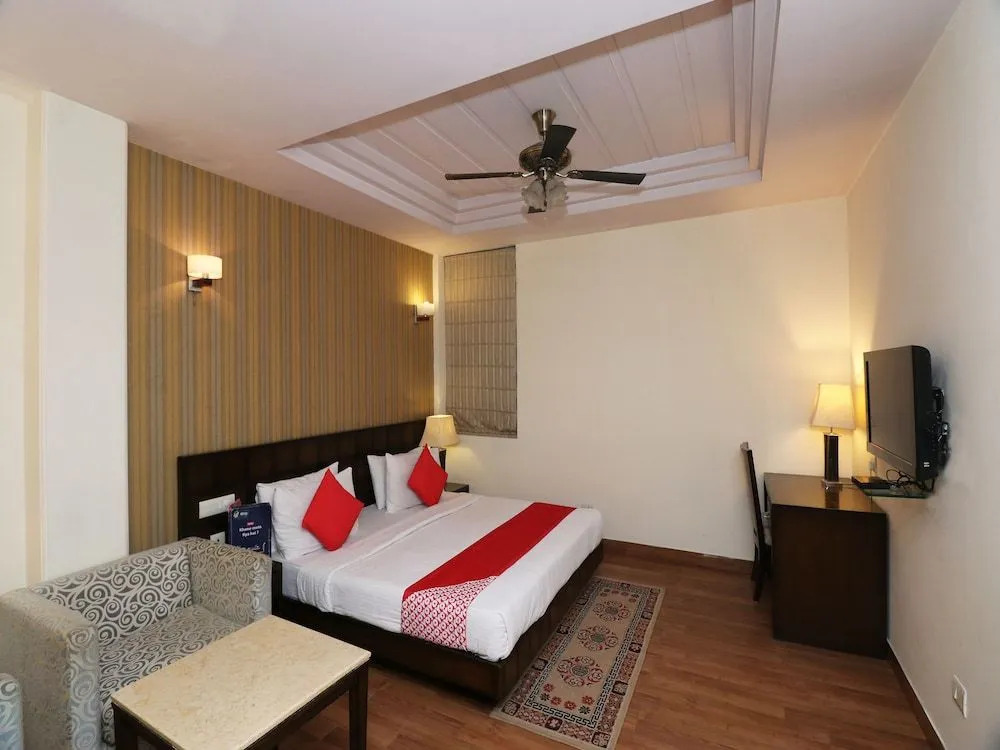 Capital O 307 Hotel The Class