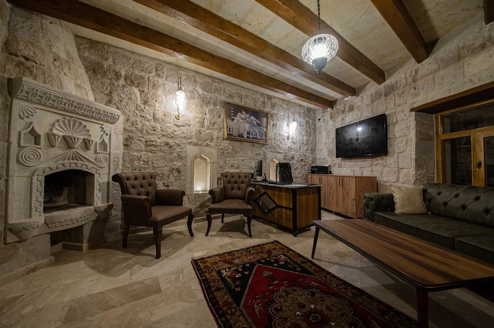 Arkelas Cave House