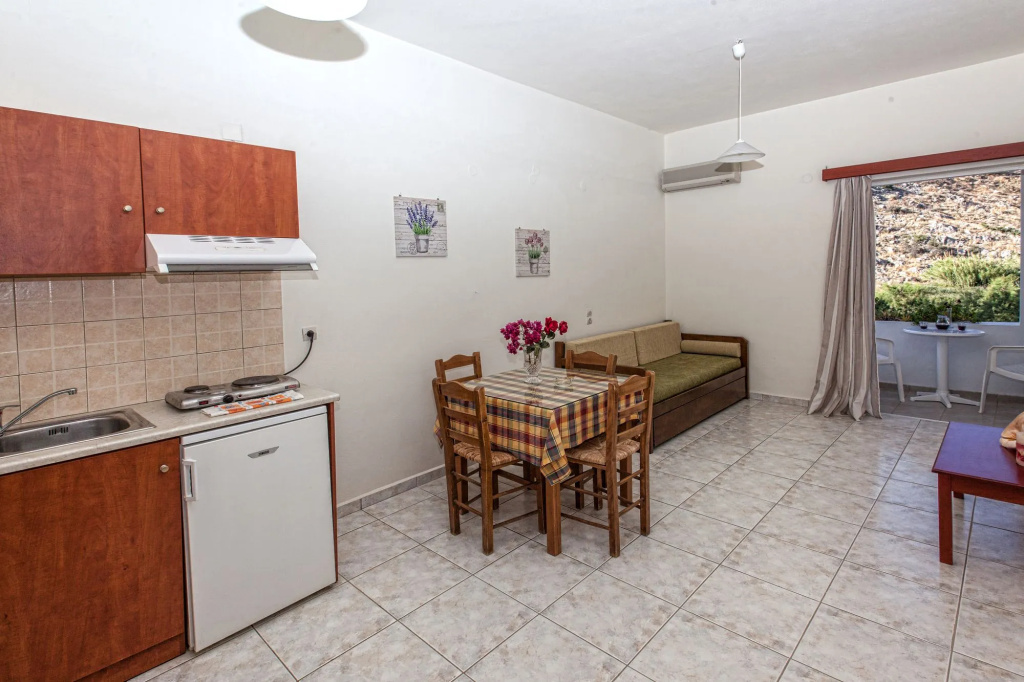 Ammoudi Hotel