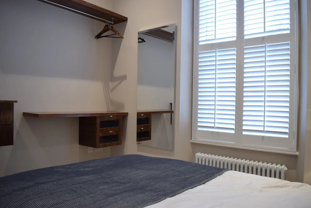 Modern 2 Bedroom Flat Central to Wimbledon