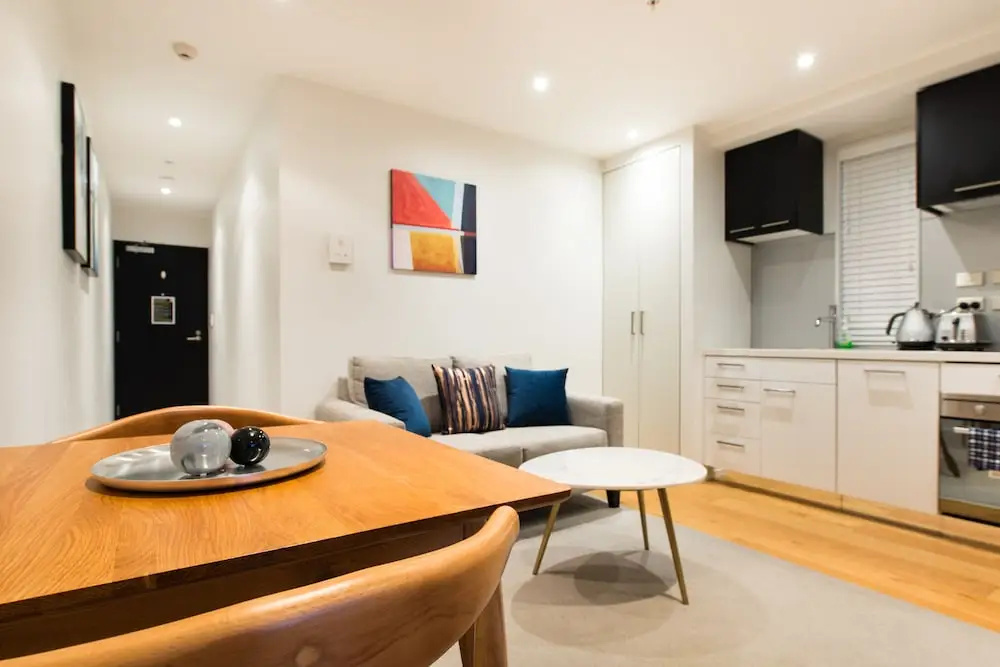 Ehome - Central Location - The Heart Of Queen Street Living