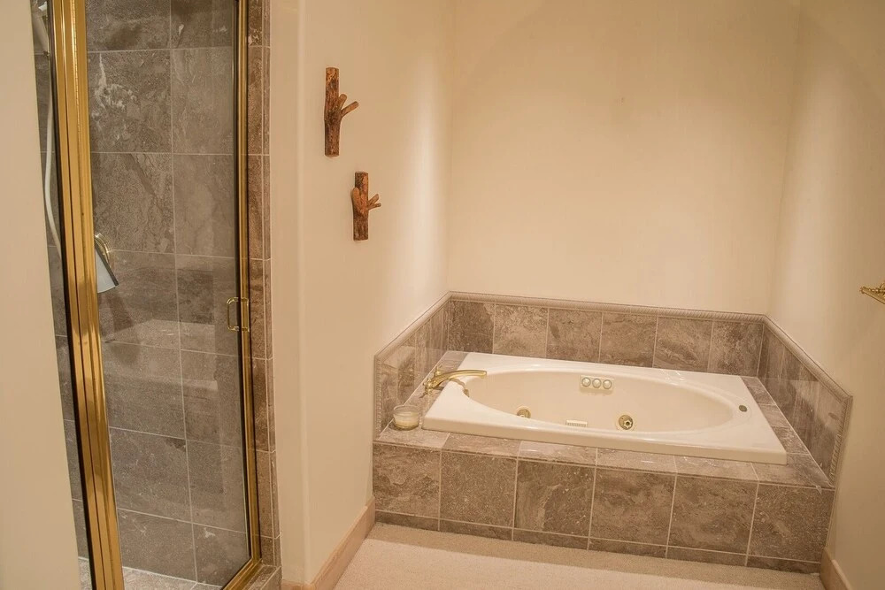 Pinnacle #8 - 3 Br Condo