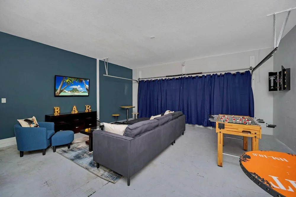 Spacious Home Near Disney