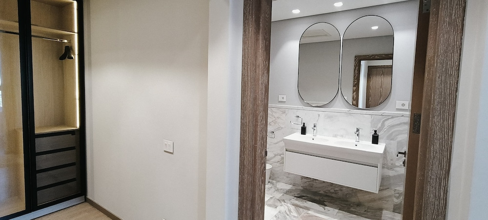 ELITE Comfort 4BR Apartment AeonTowers