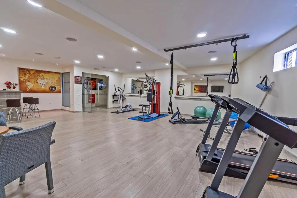 Lefkoniko Icarus Suites