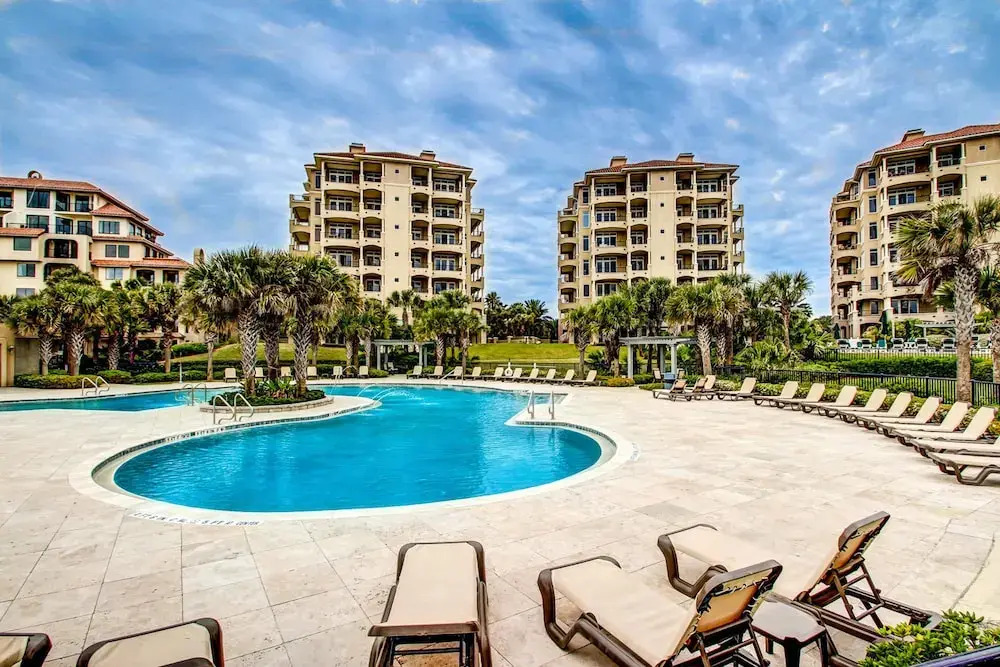 Dog-friendly Condo Steps to Beach wth Pool, AC & Elevator