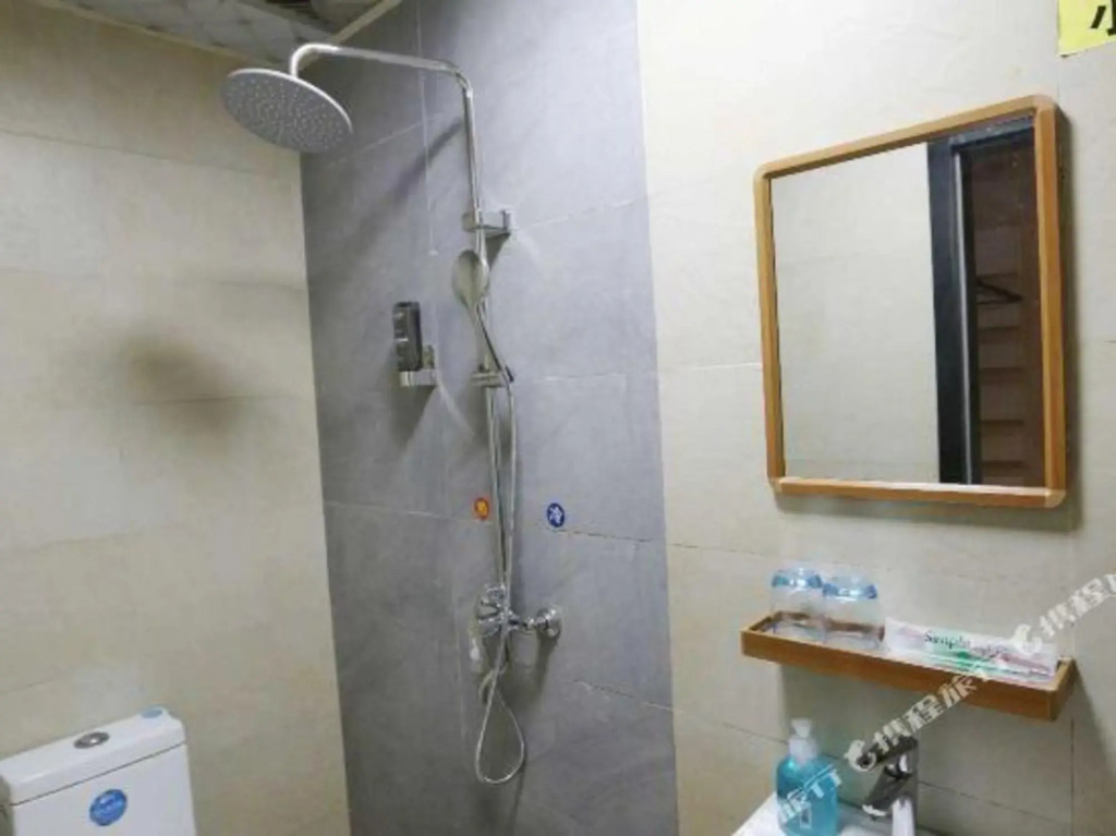 清泉商务会馆(淄博高铁北站店)