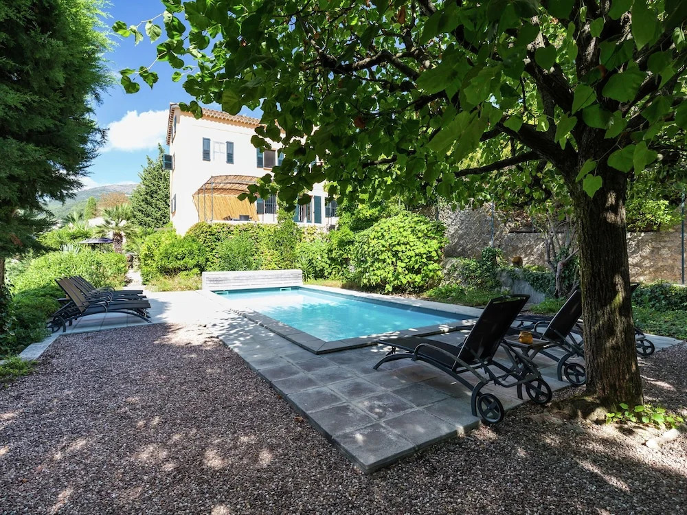 18thC perfumers home, heated pool & view