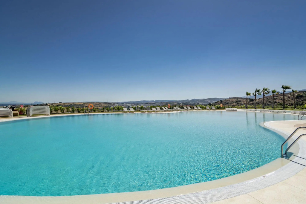 LAE23i- Apotel Estepona Hills by roomservices
