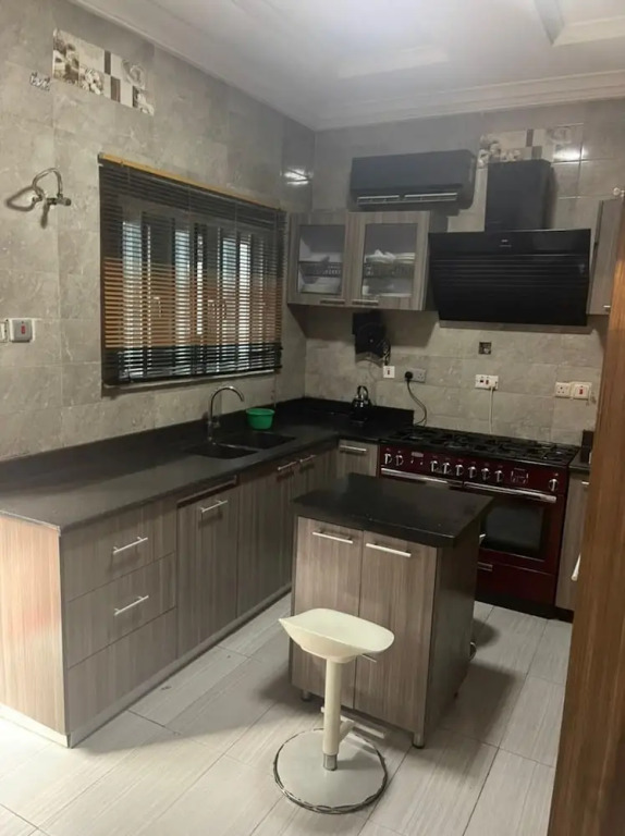 Lovely nb 3-bed House in Opebi