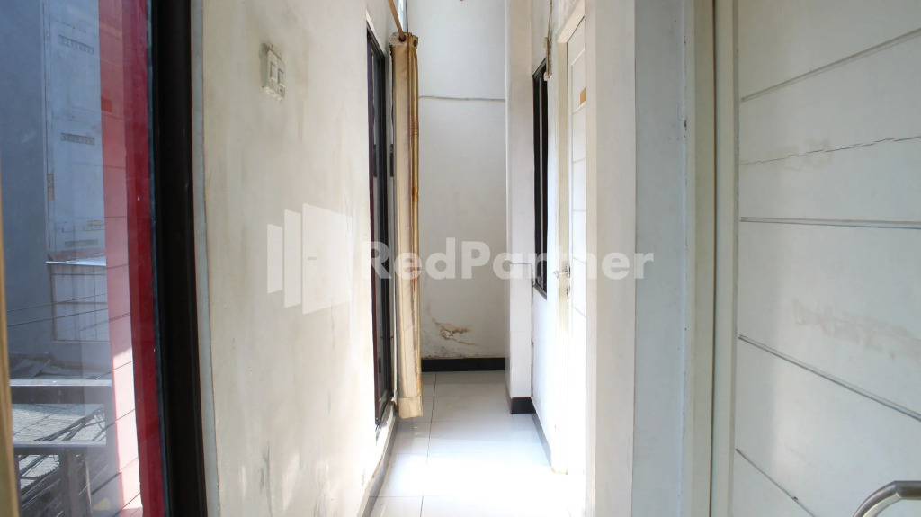 Snow White Residence near Grogol Mitra RedDoorz