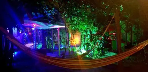 BANANAS HOSTEL