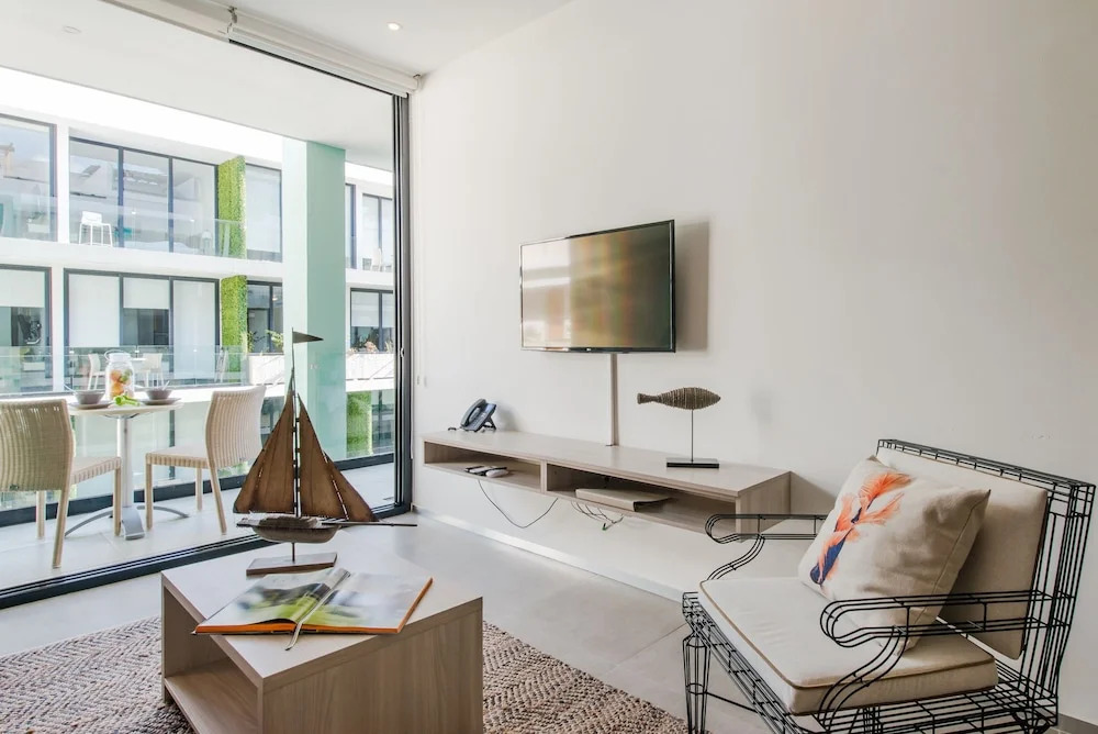 The City 1Bedroom Apartment with Terrace and 2 Pools