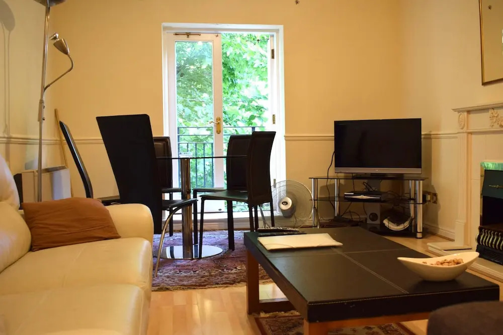 Quaint & Cosy 1 Bedroom Flat - Kensington Olympia!