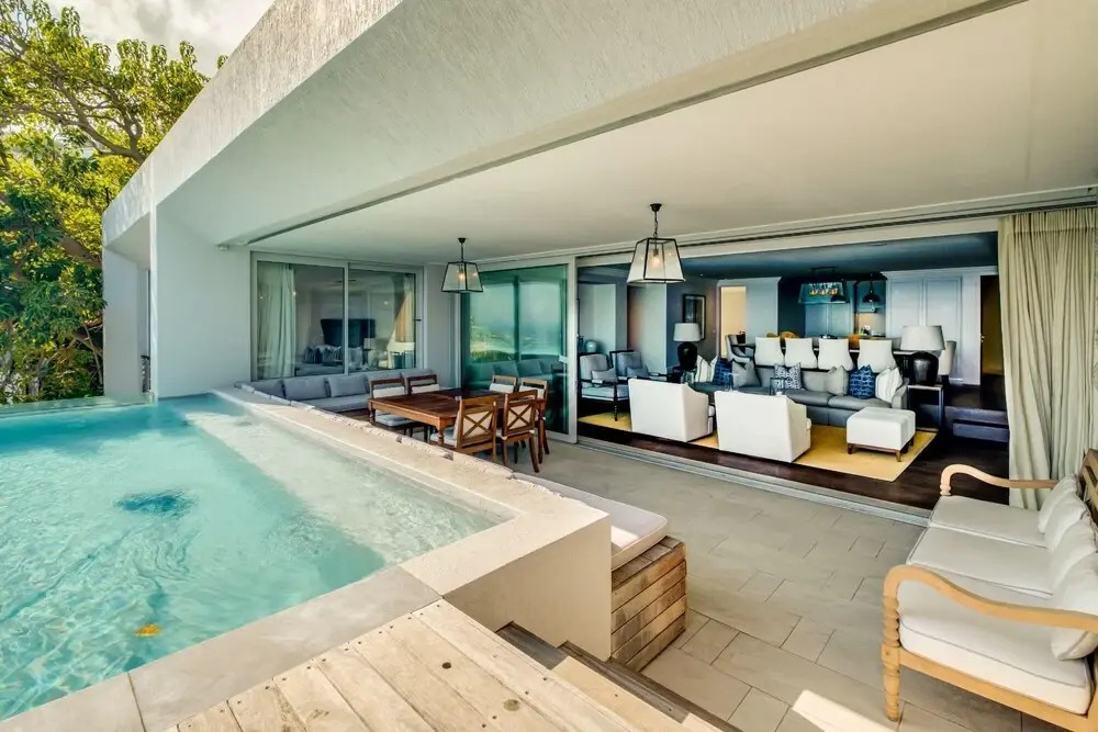Gorgeous Camps Bay Apartment in Secure Block With Sea Views Caliche