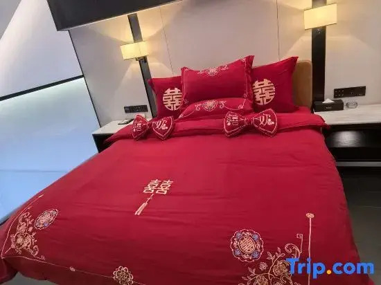 Zhenyue Meijing Hotel (Qinzhou Baishihu Park Wuyue Plaza)