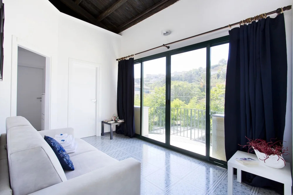 Dune Home, Beachfront Home With Three Bedrooms 9 PAX