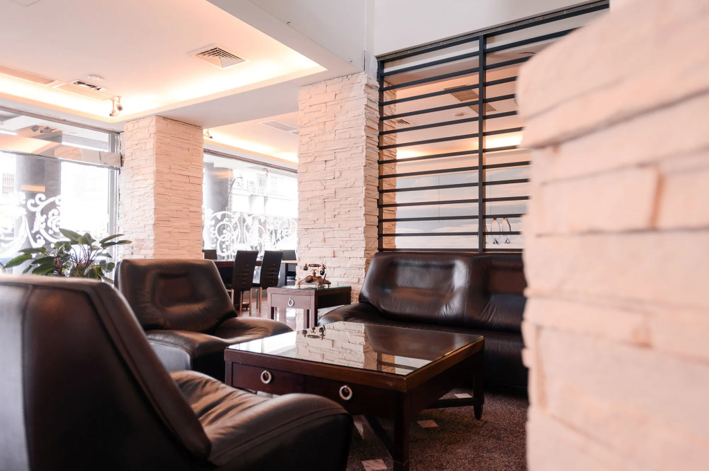 Waugh Den Business Hotel