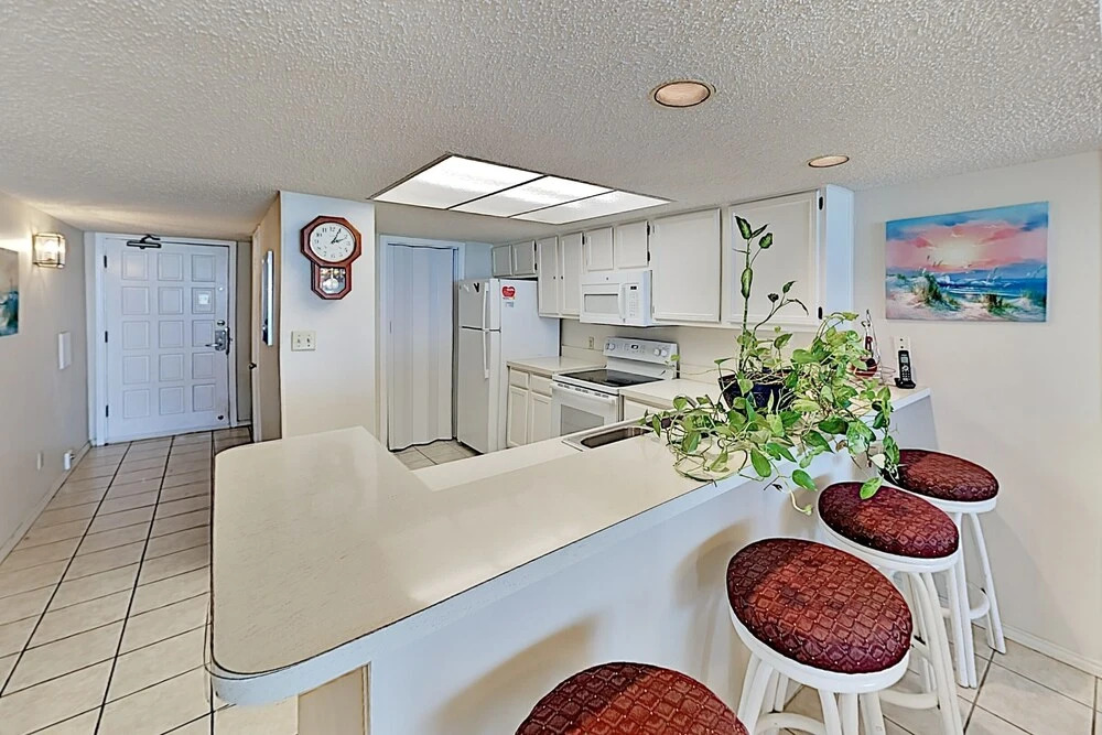 Picture-perfect Gulf Views, Pools, Tennis & Sauna 2 Bedroom Condo