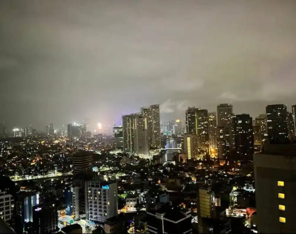Gramercy Residences Makati by Christine Suites PH with Balcony