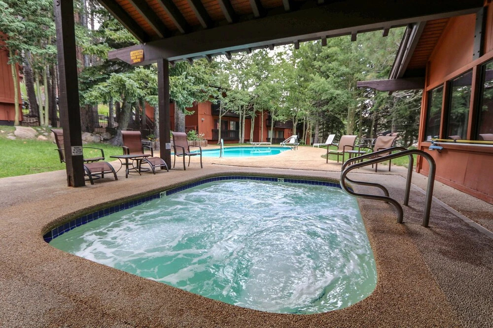 Mammoth West 137 Updated Deluxe Condo, Just A Short Walk to Canyon Lodge by RedAwning