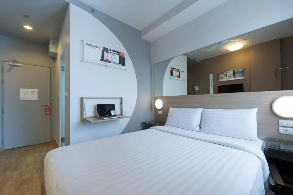 Easy Planet Phuket Patong